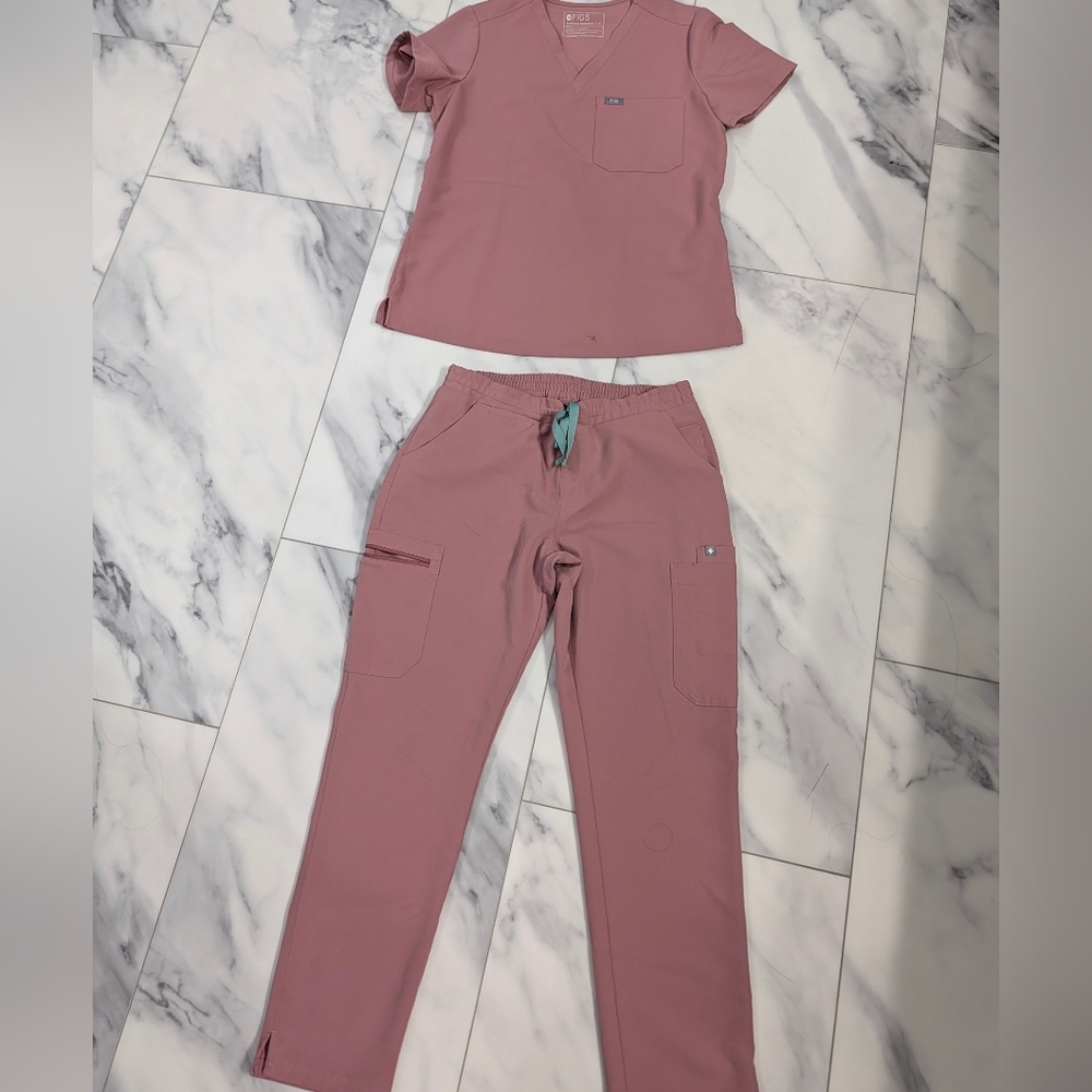Figs Pink/Mauve Scrub Set with Pocket Details